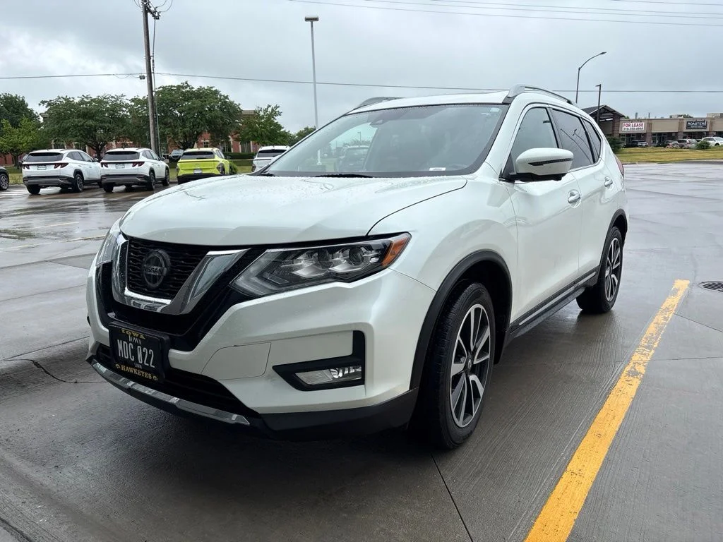 Used 2019 White Nissan SL image 2