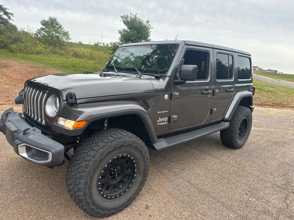 Used 2018 Gray Jeep Unlimited Sahara image 3