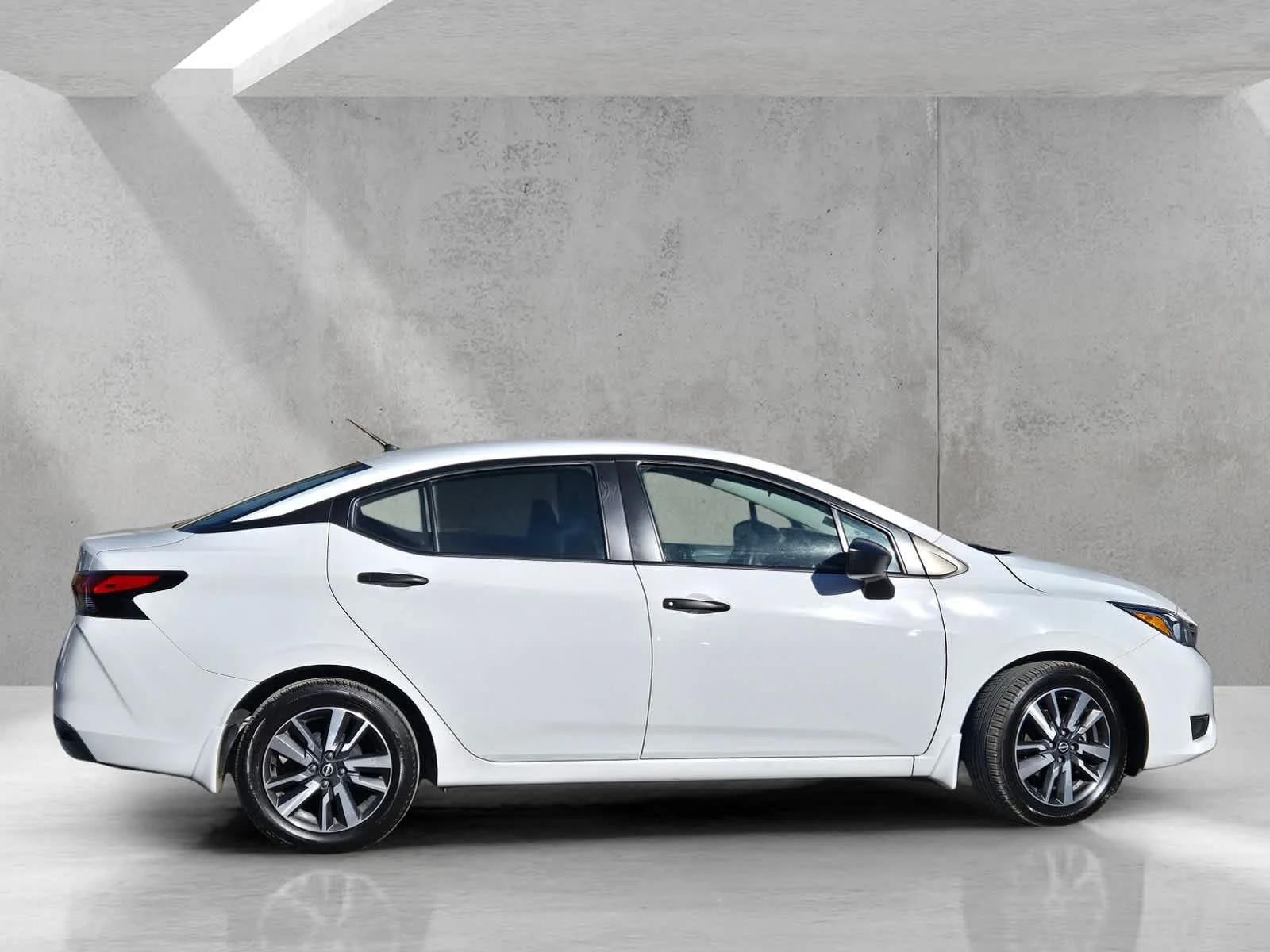 Used 2024  Nissan S image 3