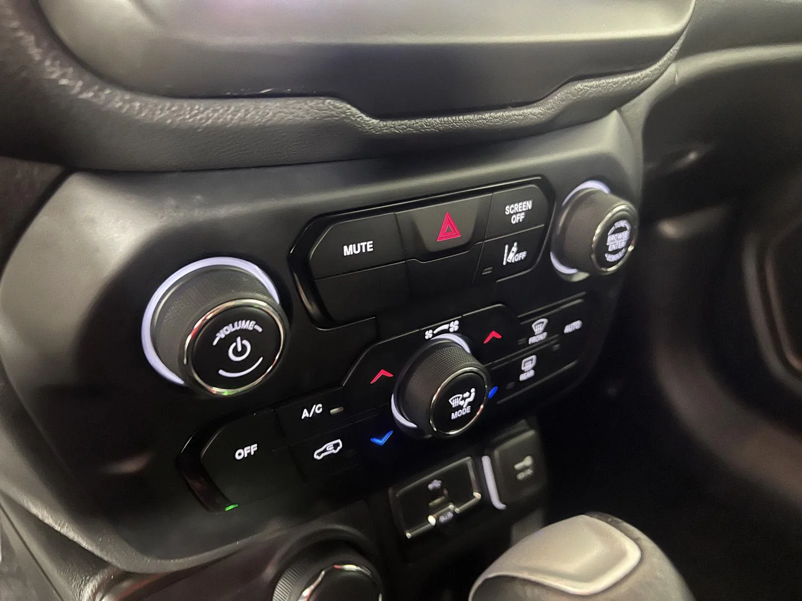 Used 2023  Jeep Upland image 27