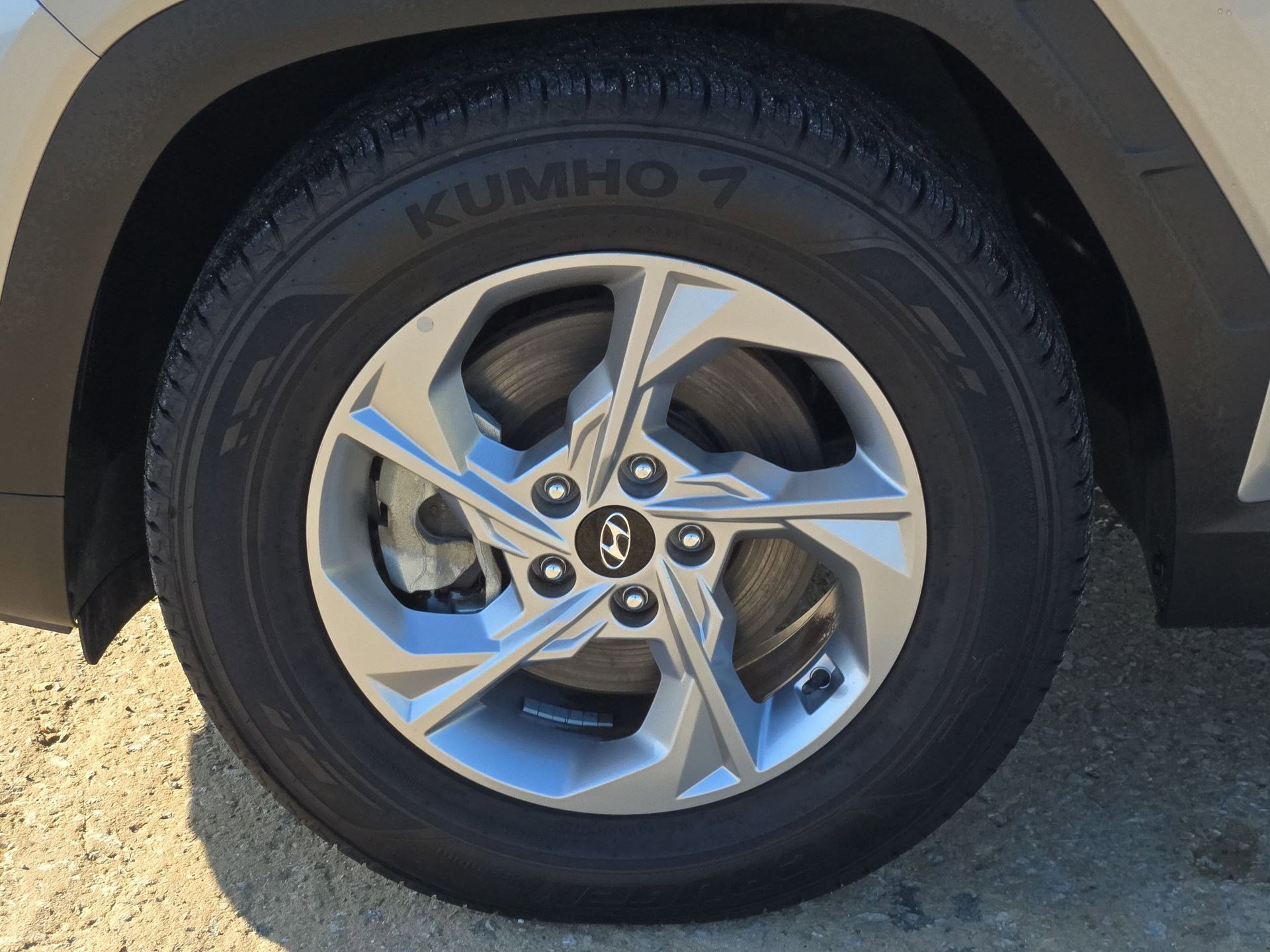 Used 2024 Shimmering Silver Hyundai SEL image 11