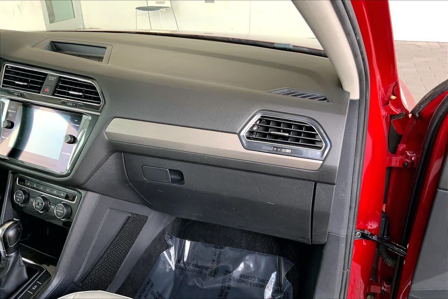 Used 2019 Cardinal Red Metallic Volkswagen SE image 19