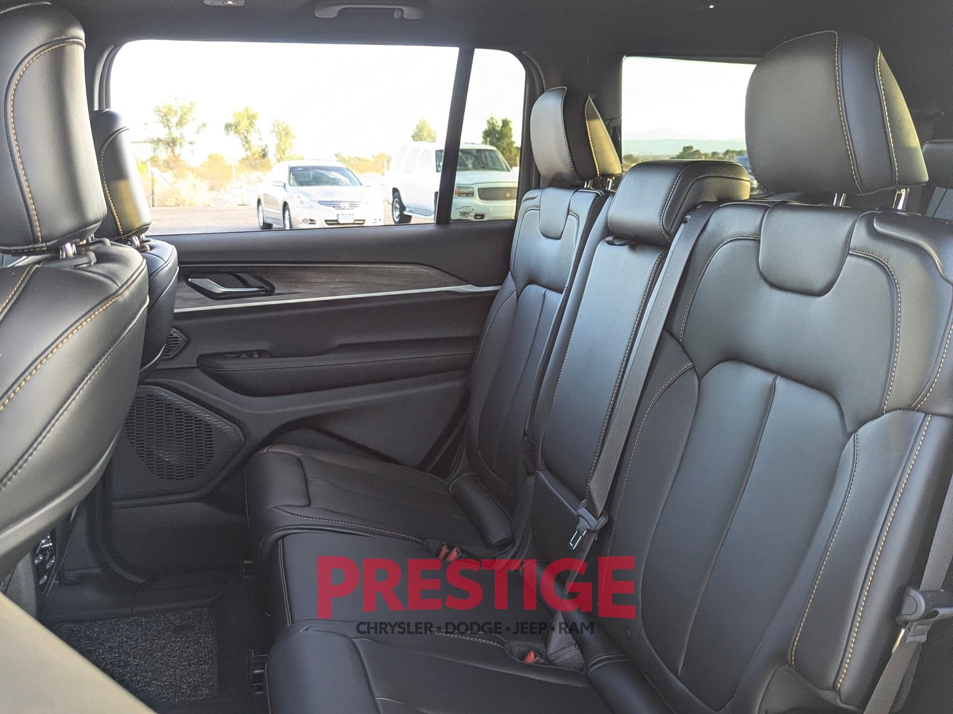 New 2026 Bright White Clear-Coat Exterior Paint Jeep Limited image 26