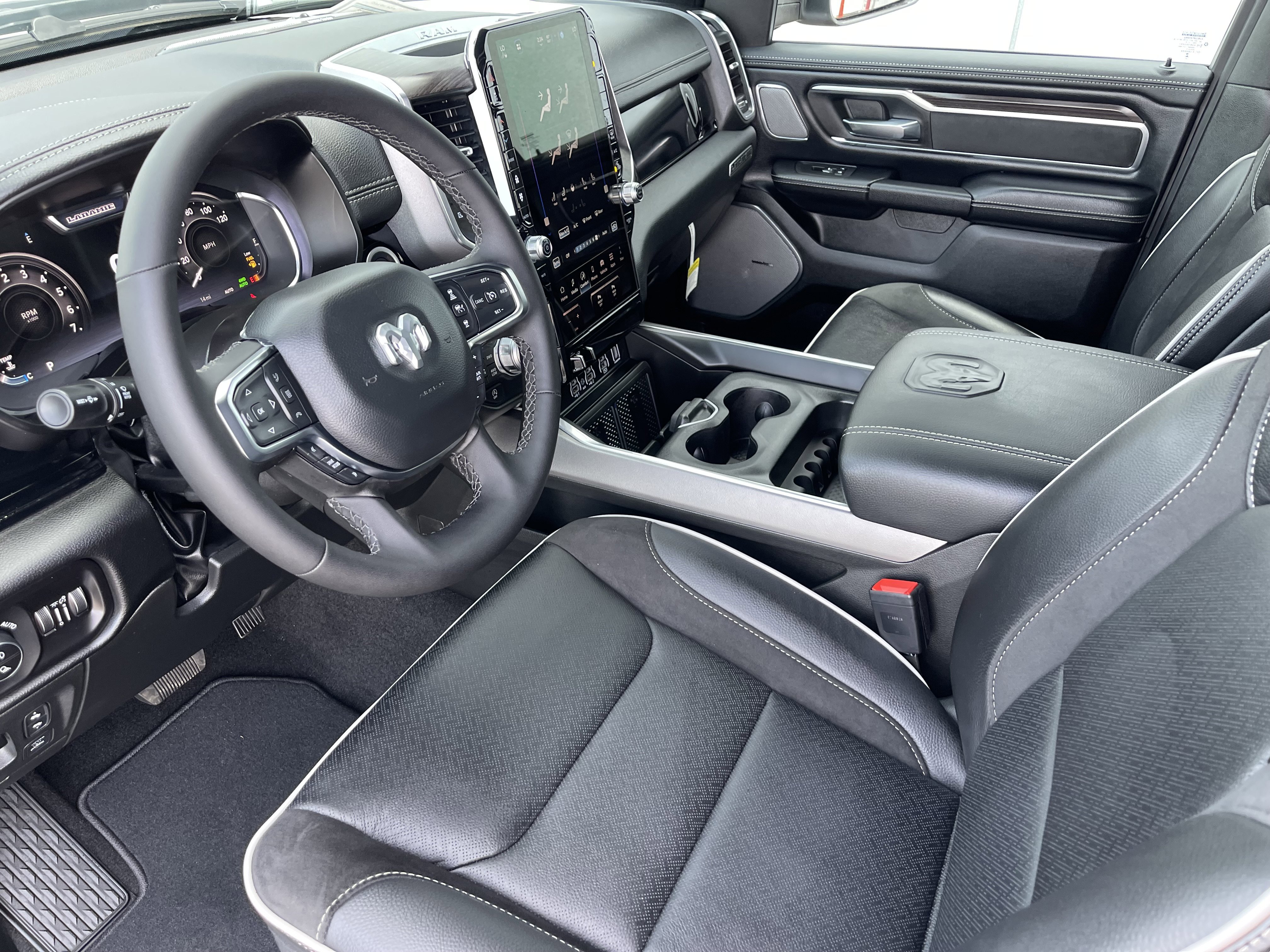 New 2026 Ivory White Tri-Coat Pearl-Coat Exterior Paint RAM Laramie image 18