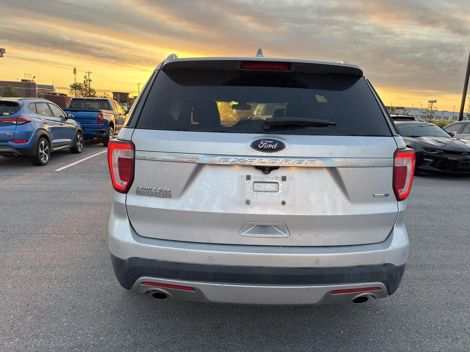 Used 2016 Ingot Silver Metallic Ford Limited image 4
