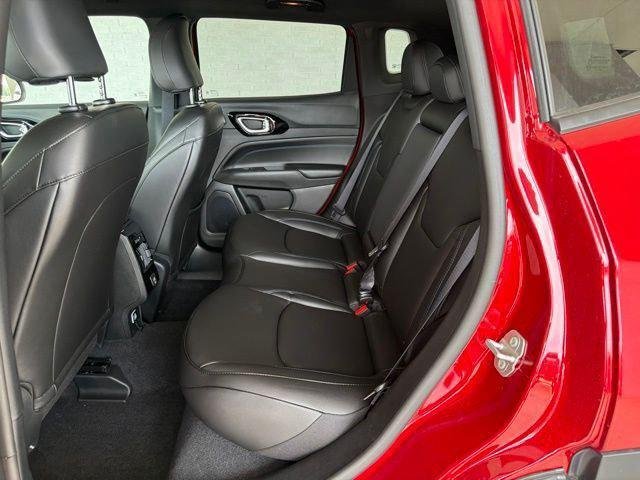 New 2026 Red Hot Pearl-Coat Exterior Paint Jeep Limited image 14