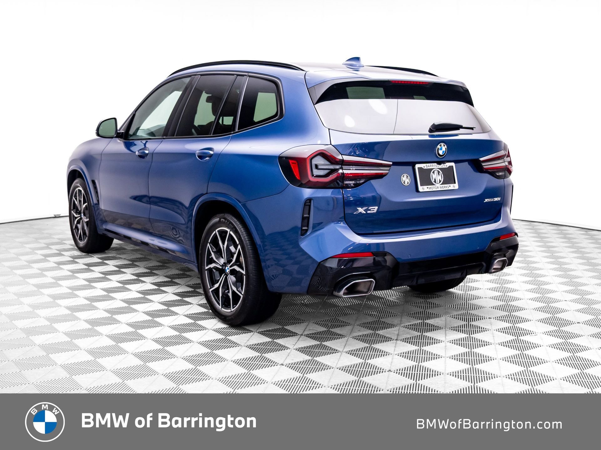 Used 2024 Blue BMW xDrive30i image 3