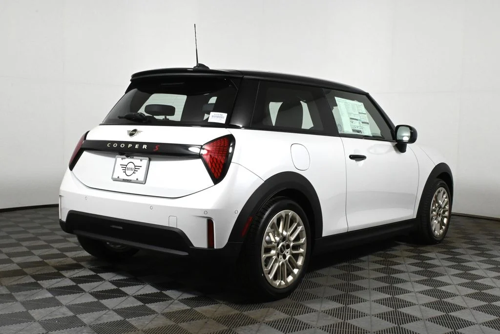 Used 2025 White MINI  image 7
