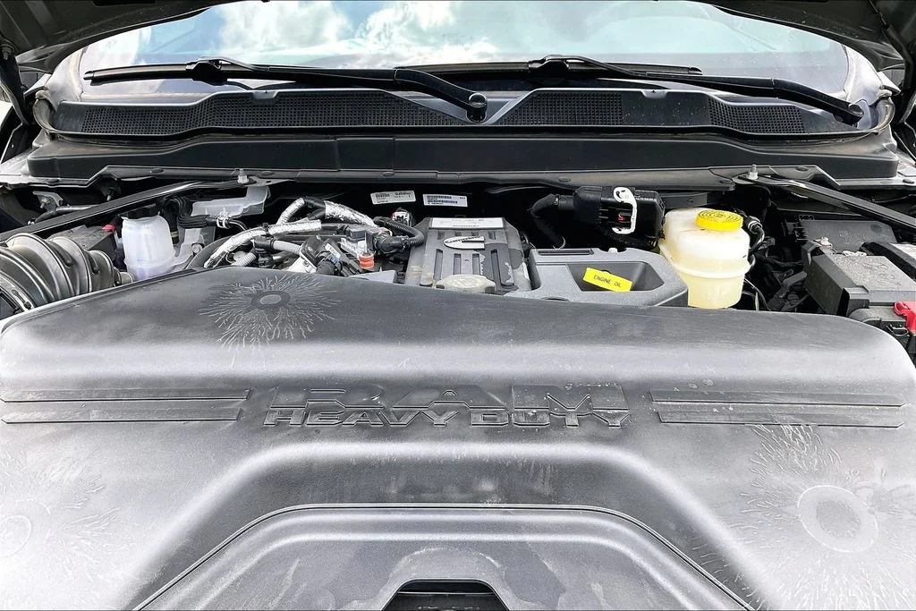 New 2026 Ceramic Gray Clear-Coat Exterior Paint RAM Tradesman image 9
