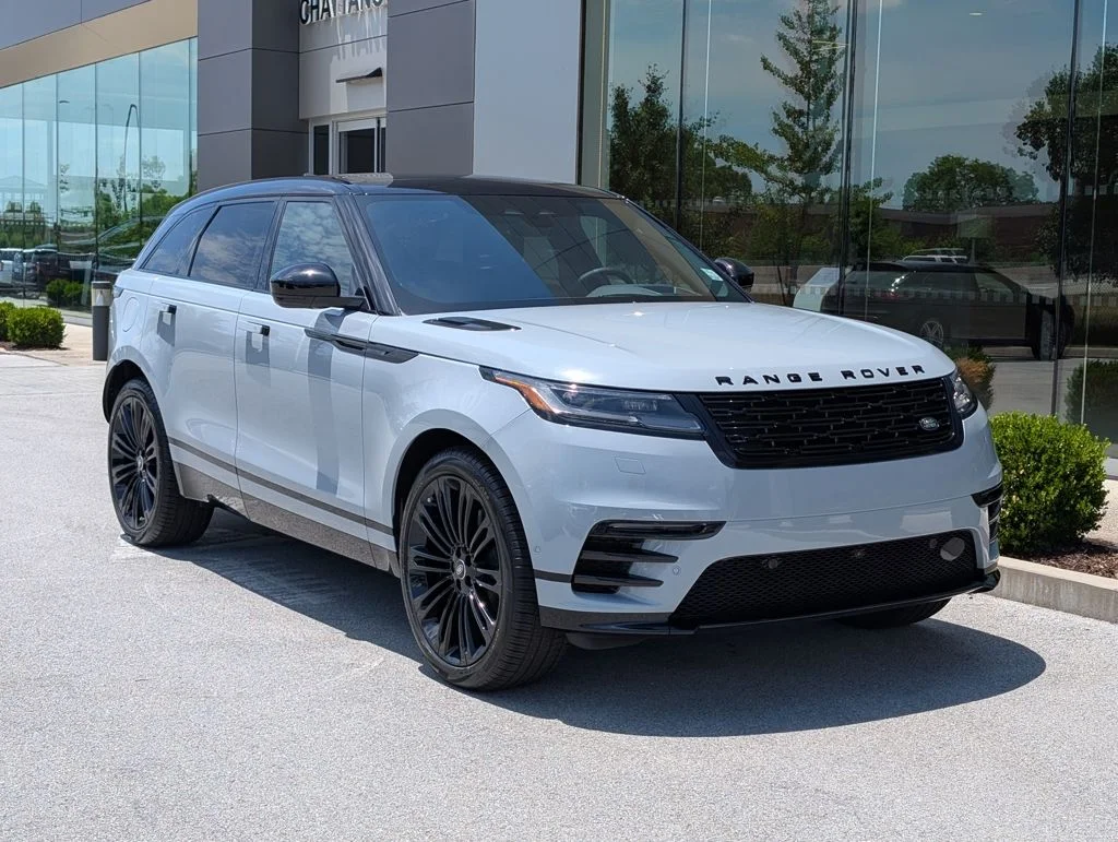 New 2026 Arroios Grey Land Rover Dynamic SE image 6