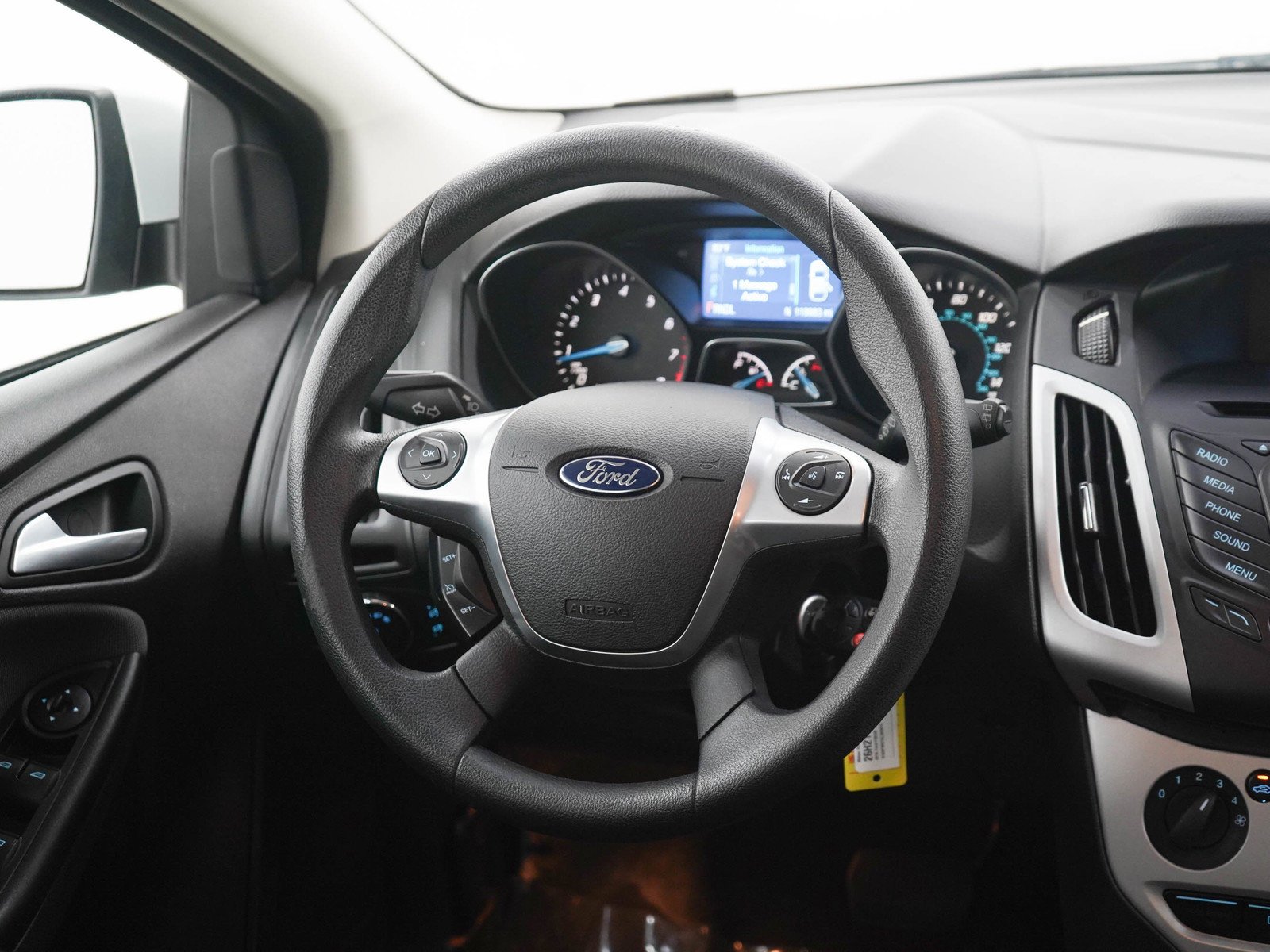 Used 2014 Oxford White Ford 5dr HB SE image 14