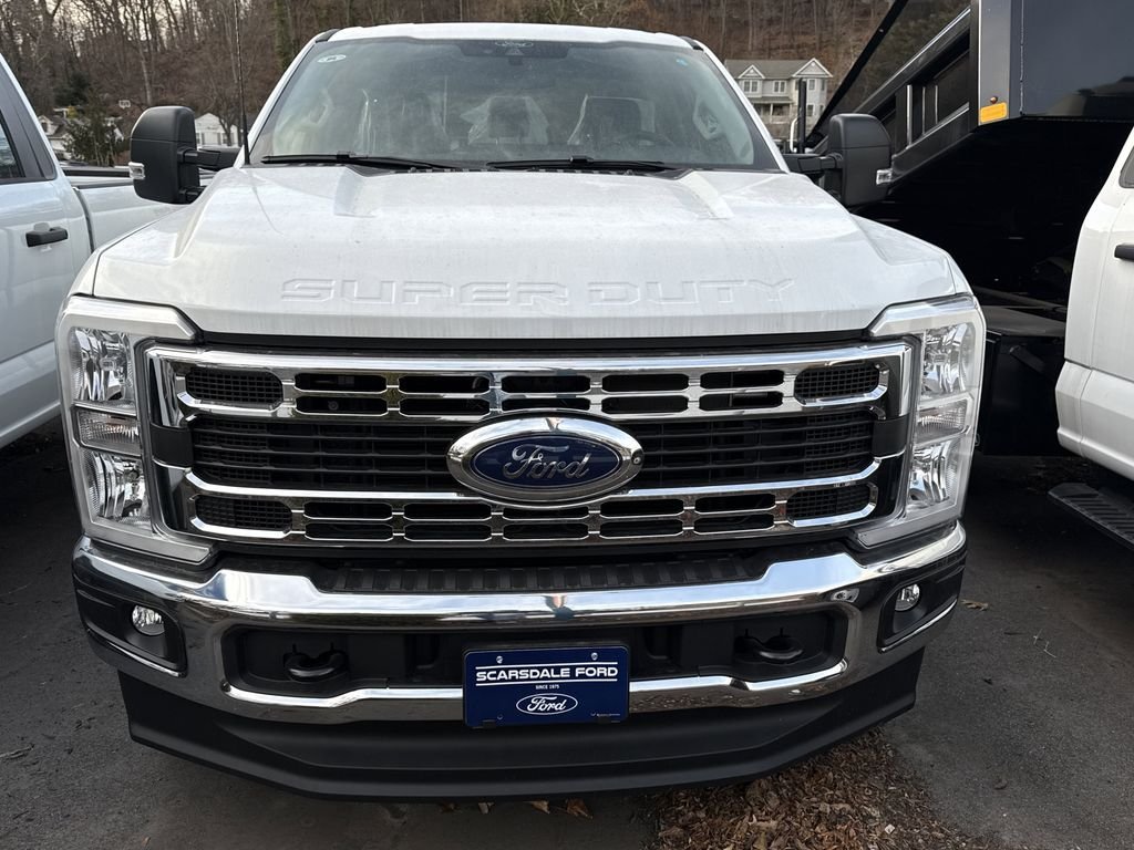 New 2025 Oxford White Ford F-350® XLT image 2