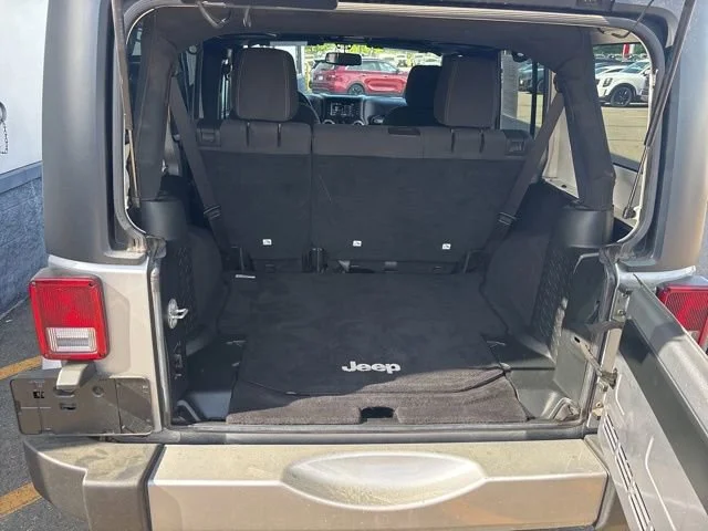 Used 2017 Billet Silver Metallic Clearcoat Jeep Sahara image 9