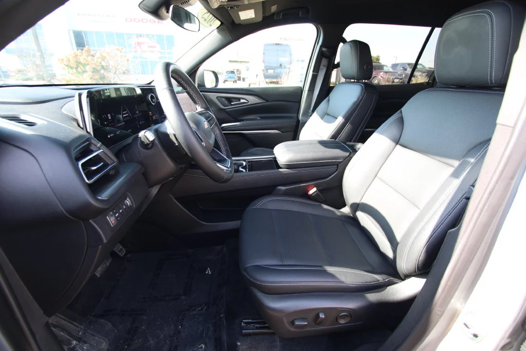 Used 2025 Gray Chevrolet LT image 6