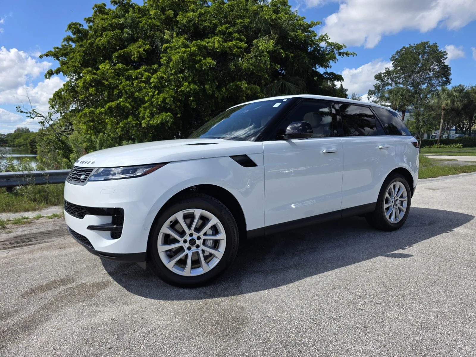 2027 Land Rover Range Rover Sport SE