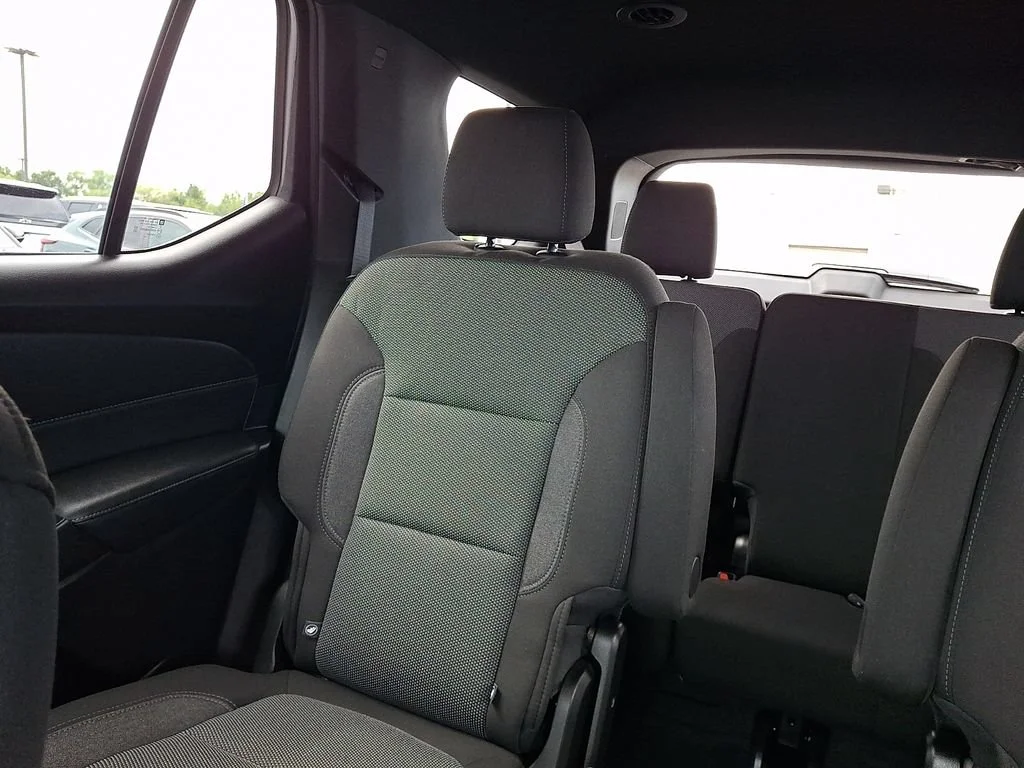 Used 2023 RADIANT RED TINTCOAT Chevrolet LT Cloth image 19