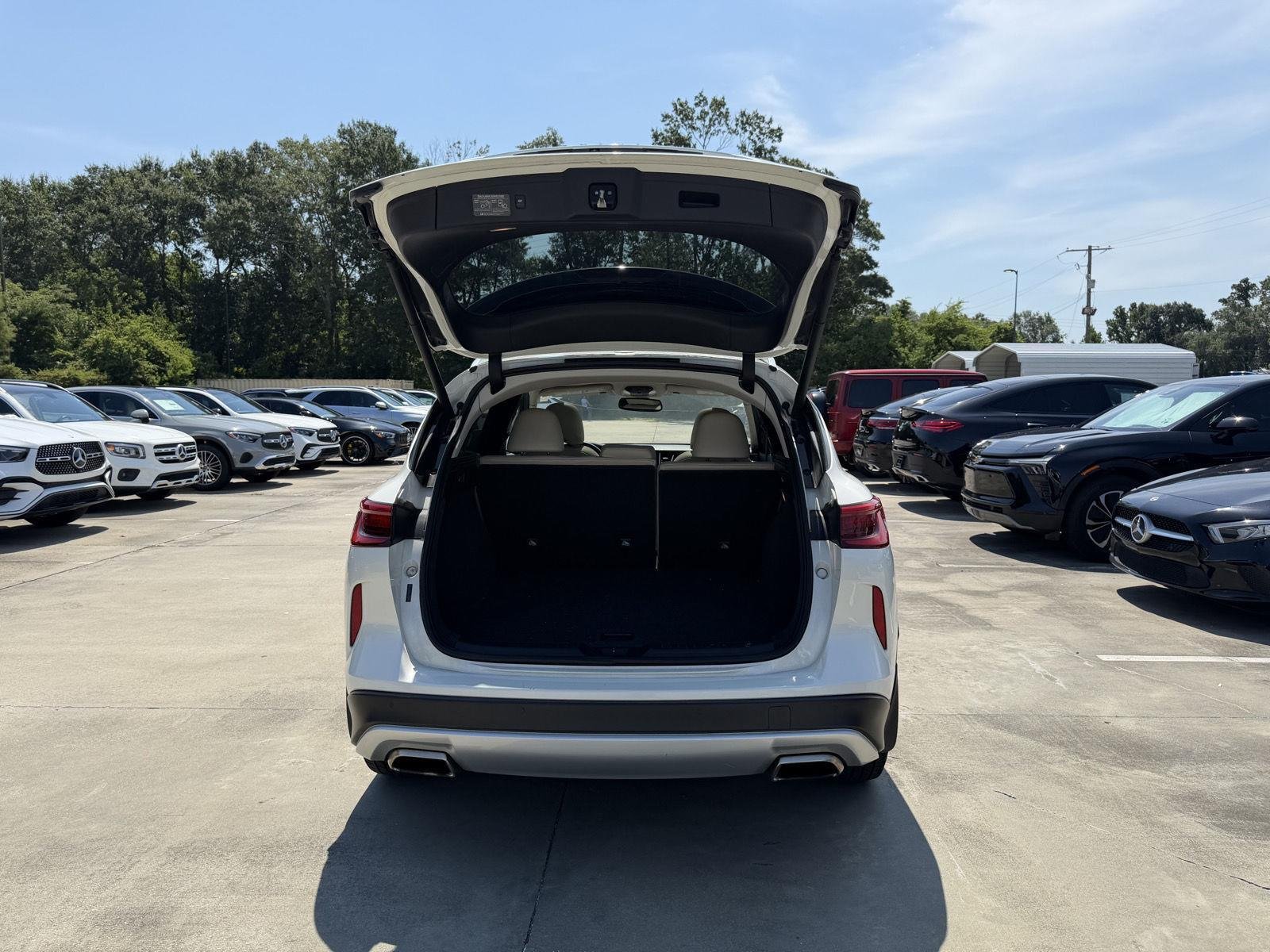 Used 2020 Majestic White INFINITI LUXE image 22