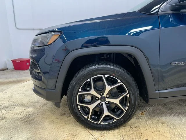 New 2026 Fathom Blue Pearl-Coat Exterior Paint Jeep Limited image 19