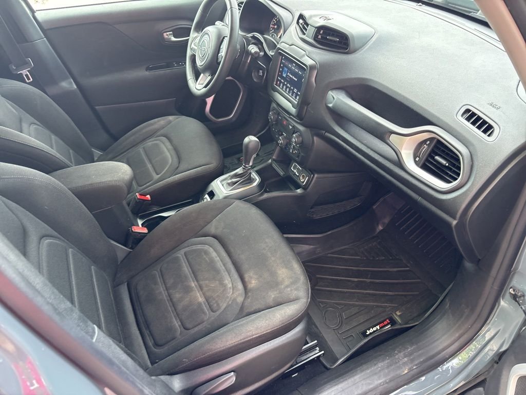 Used 2018 Gray Jeep Latitude image 38