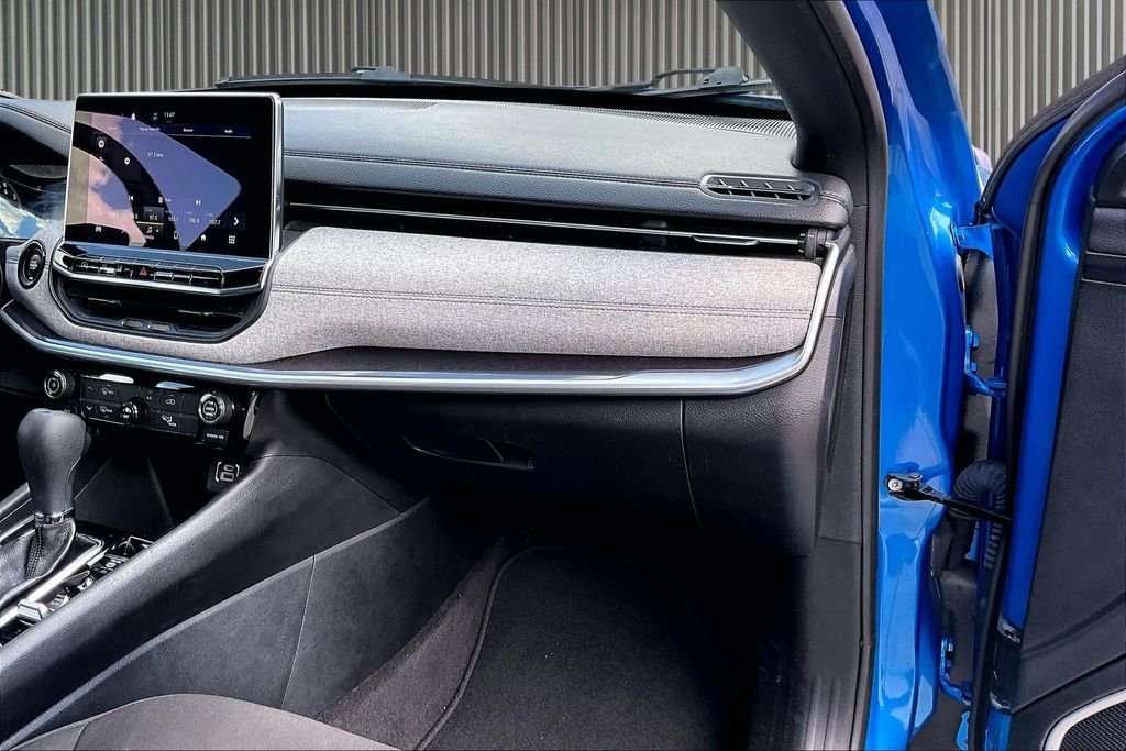 Used 2023 Blue Jeep Sport image 17