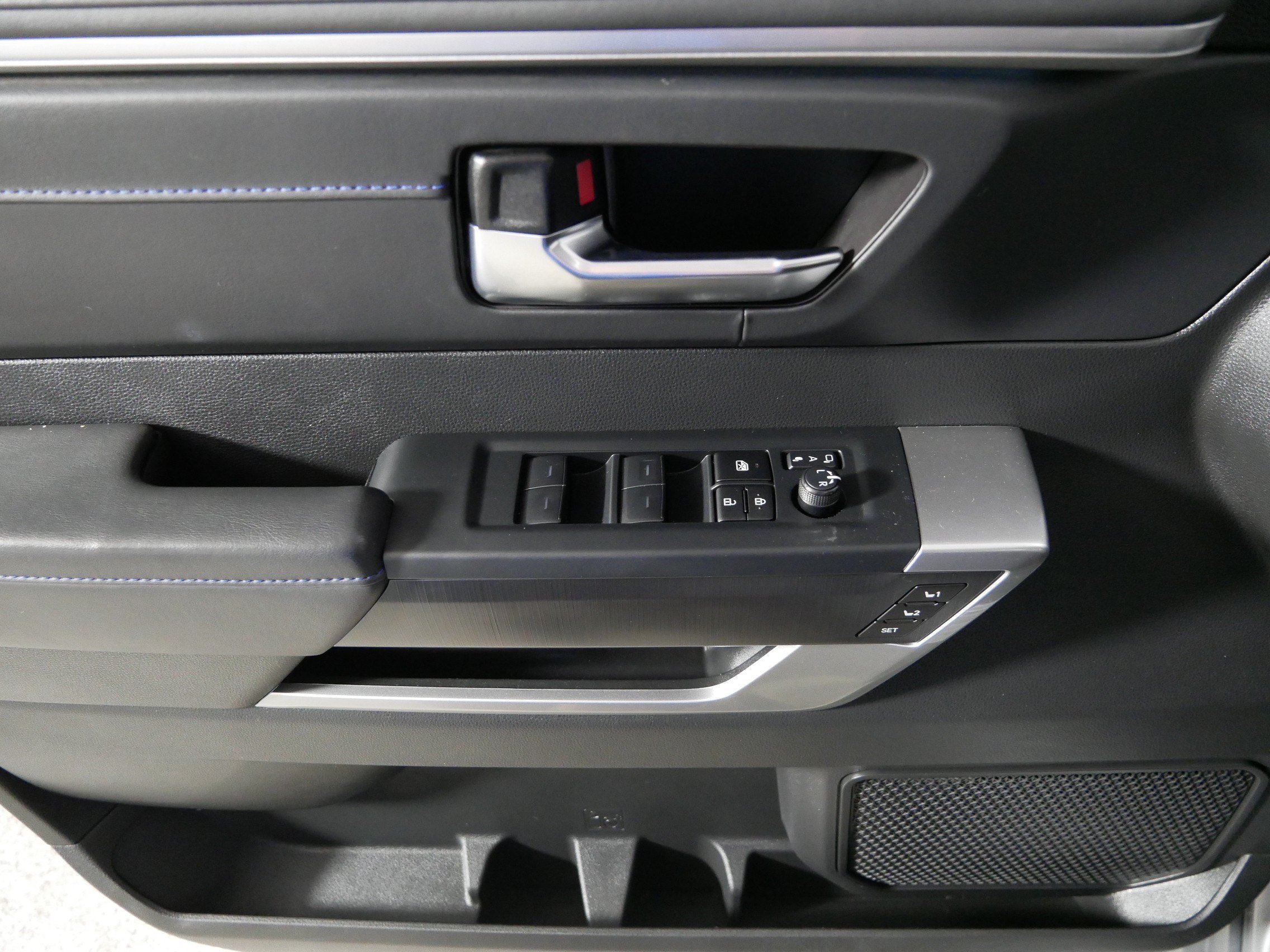 2025 Toyota Tundra Platinum - Photo 19