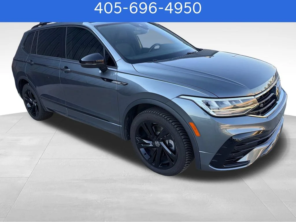 Pre-Owned 2023 Volkswagen Tiguan SE R-Line Black
