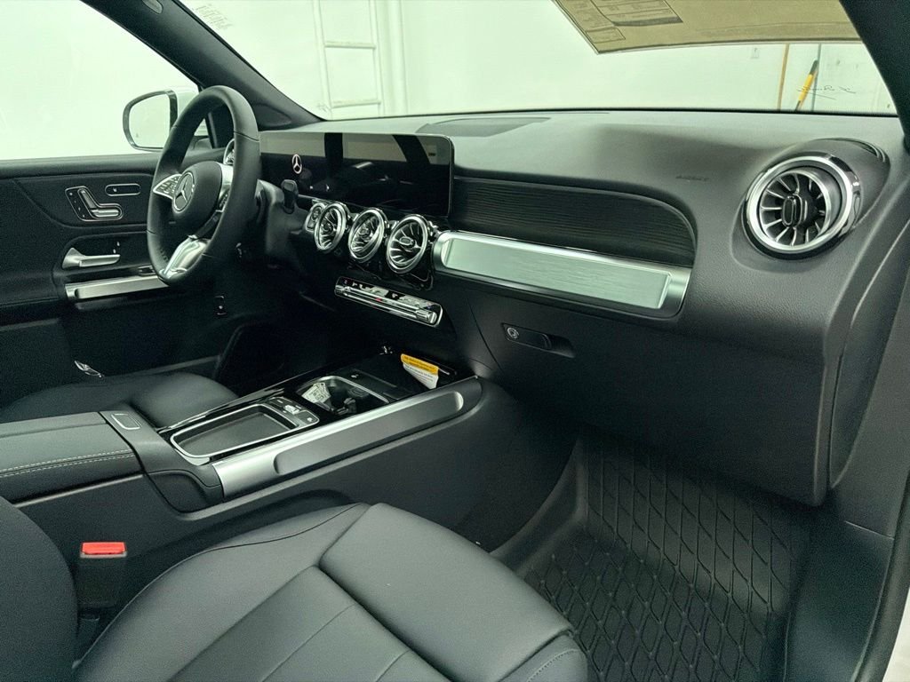 New 2026 Polar White Mercedes-Benz GLB 250 image 27