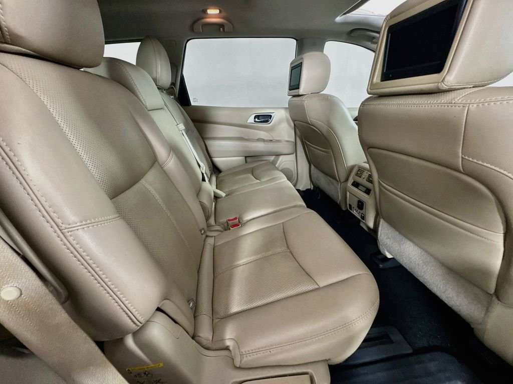 Used 2016 Pearl White Nissan Platinum image 39