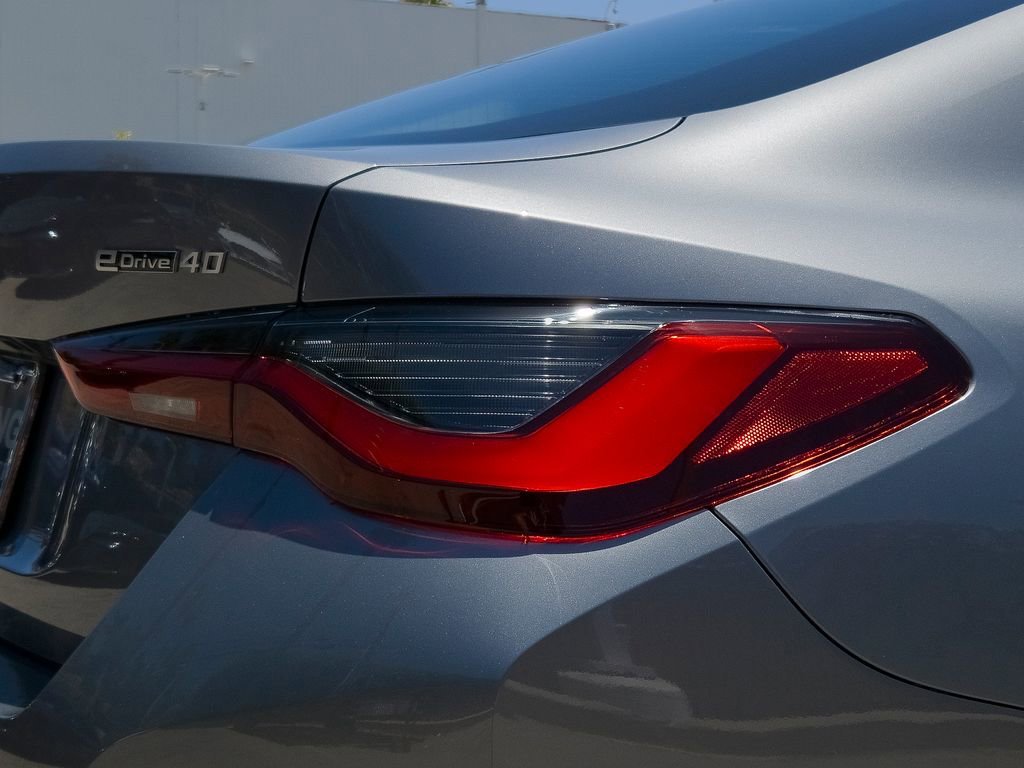 New 2026 Skyscraper Grey Metallic BMW eDrive40 image 5