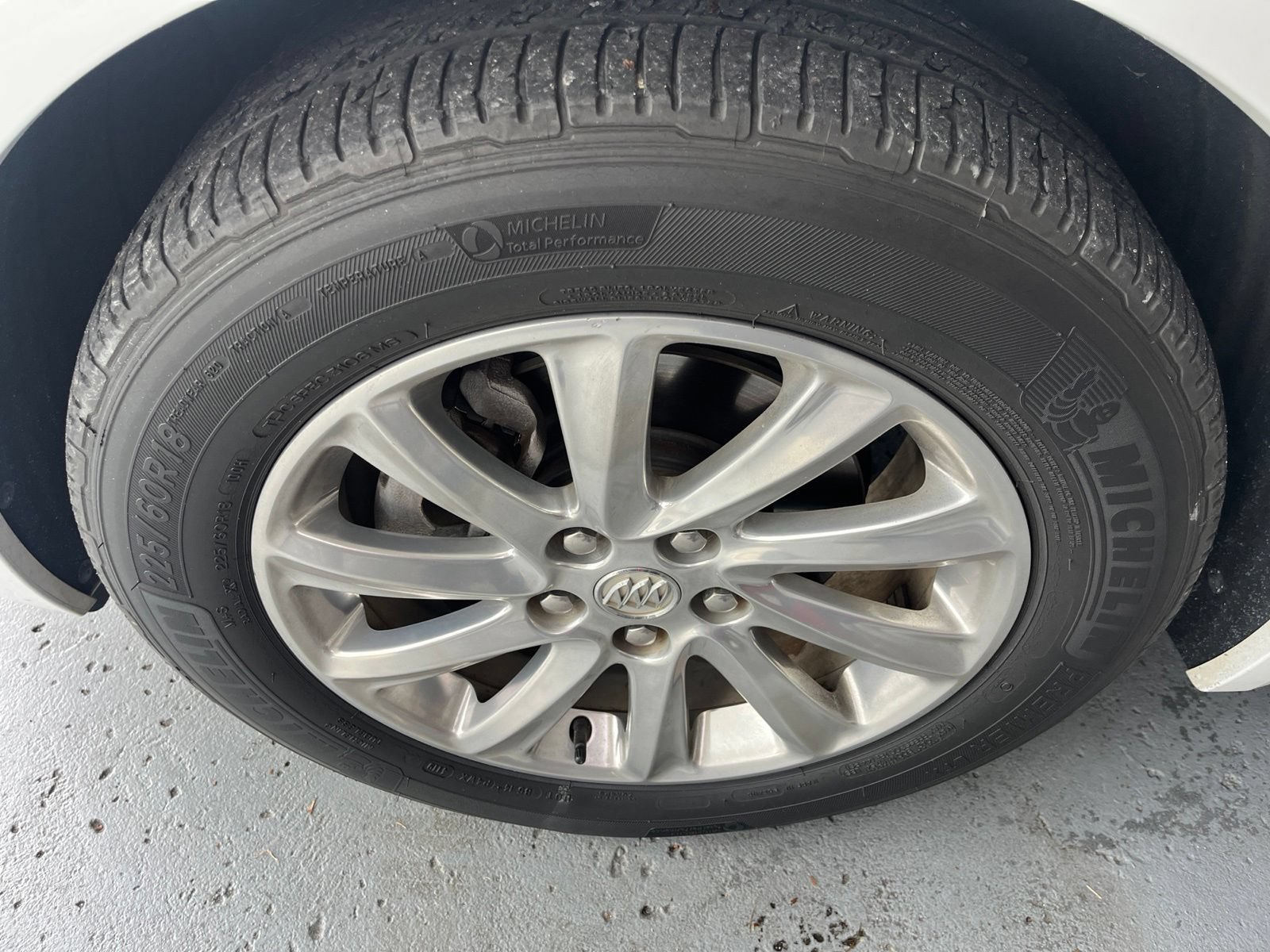 Used 2020 SUMMIT WHITE Buick Essence image 7