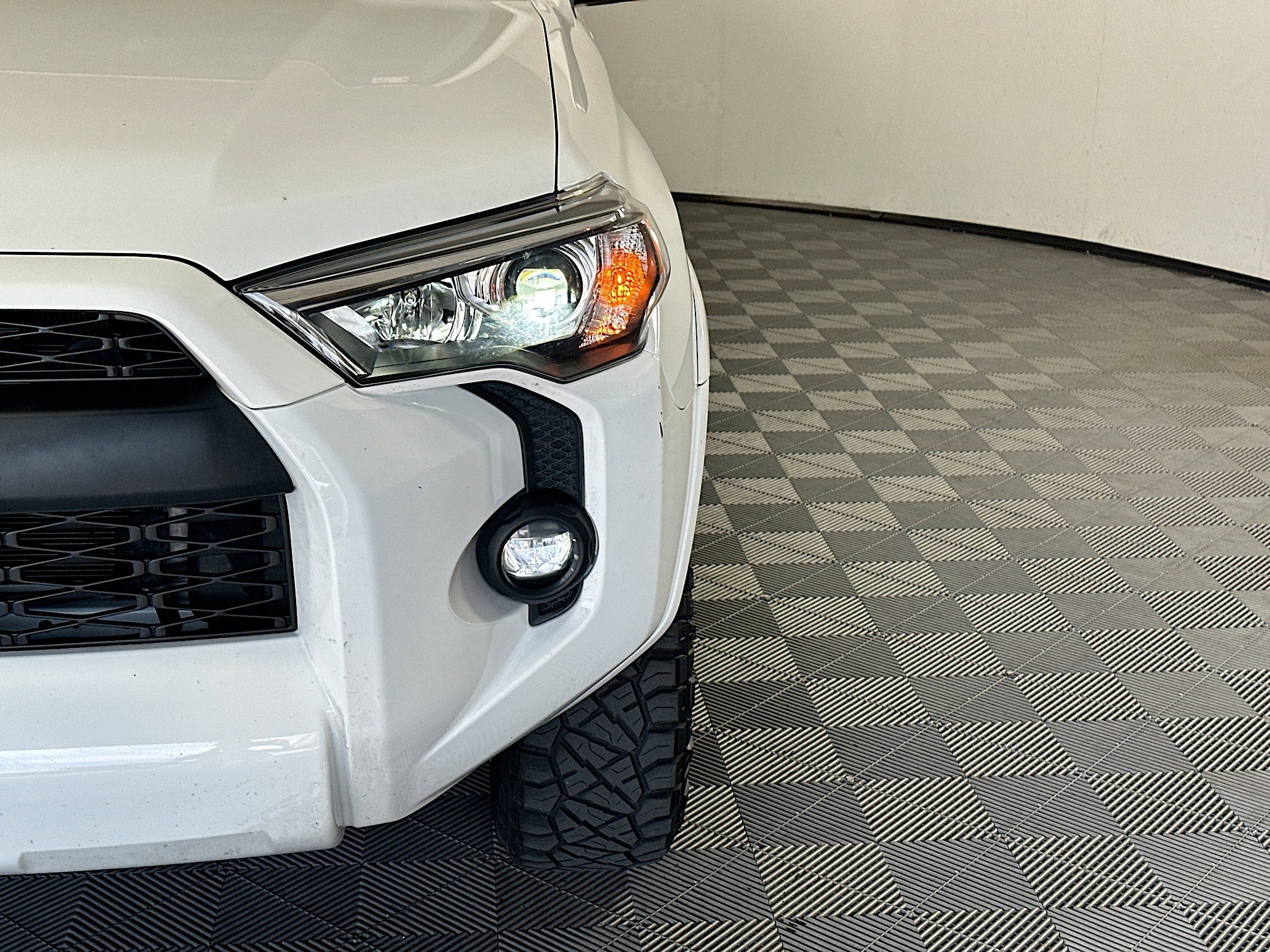 Used 2022 White Toyota SR5 image 9