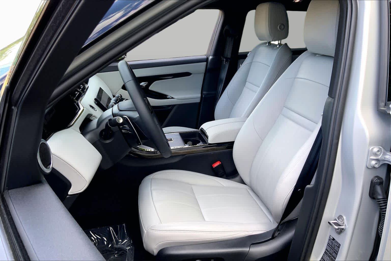 Used 2026 Seoul Pearl Silver Metallic Land Rover Core S image 9