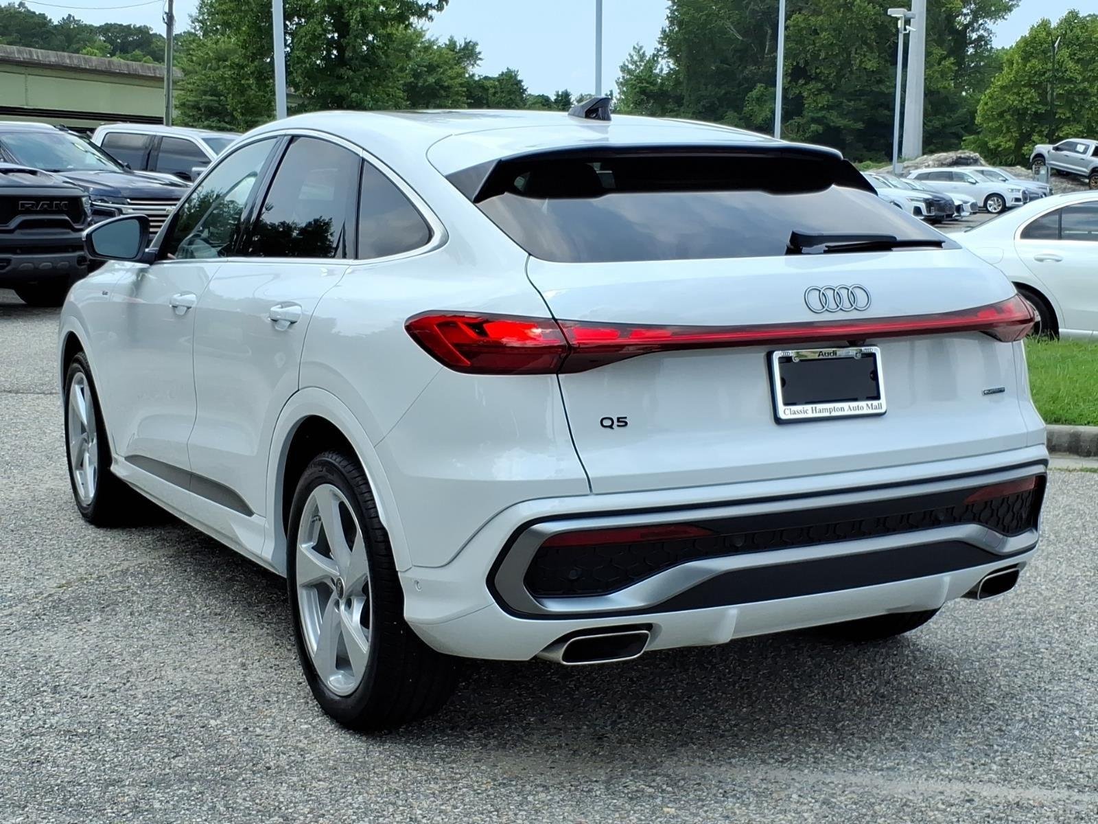 Used 2025 Daytona Gray Pearl Effect Audi S line Premium image 10