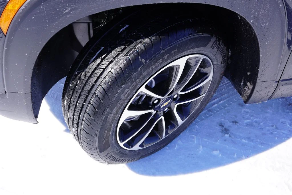 New 2026 Mosaic Black Metallic Chevrolet LT image 9