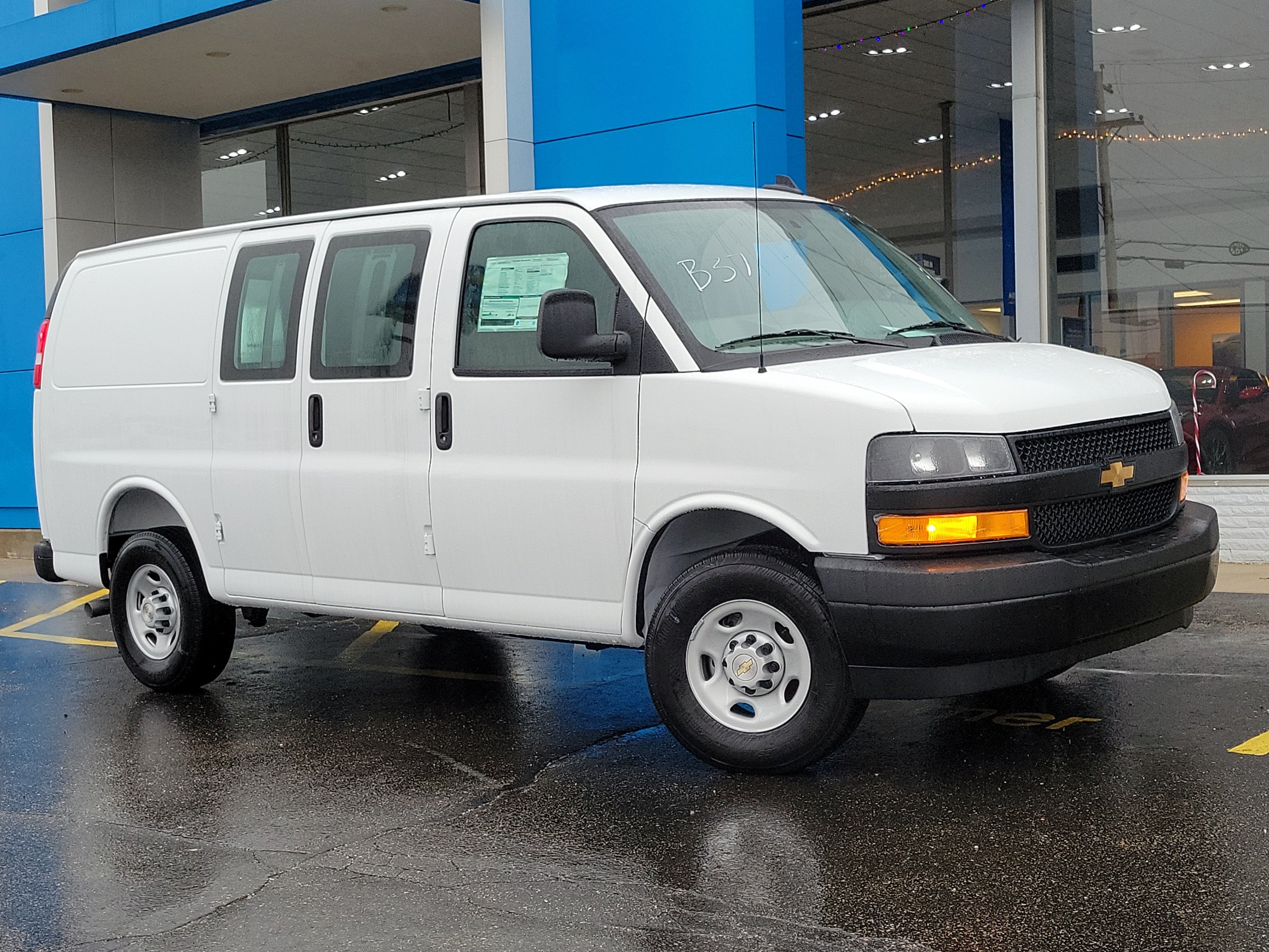 2025 Chevrolet Express Cargo Work Van - Photo 31