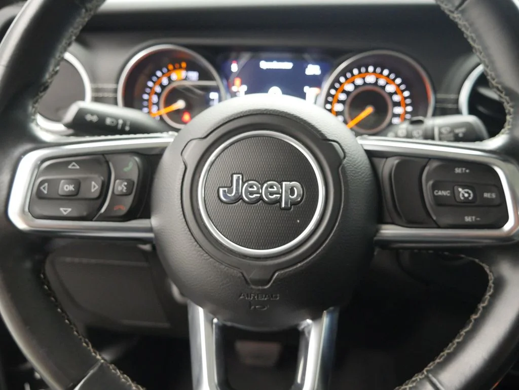 Used 2018 Crystal Metallic Jeep Unlimited Sahara image 34