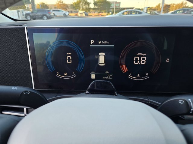 Used 2025 White Hyundai SEL image 14