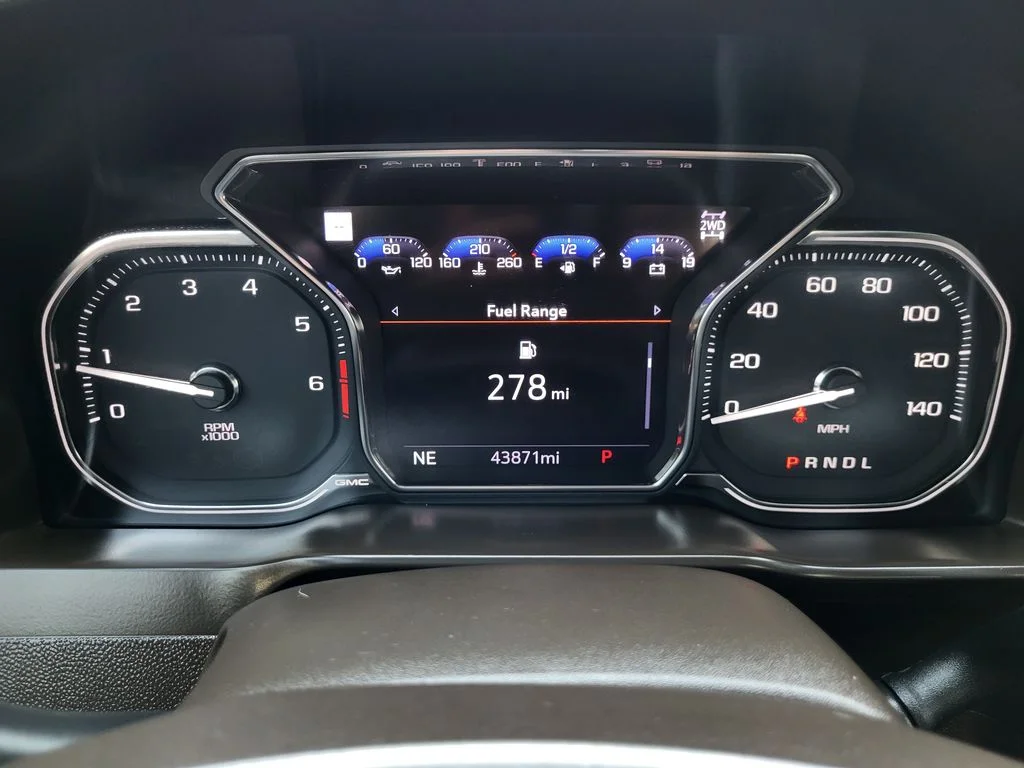 Used 2021 WHITE FROST TRICOAT GMC Denali image 12
