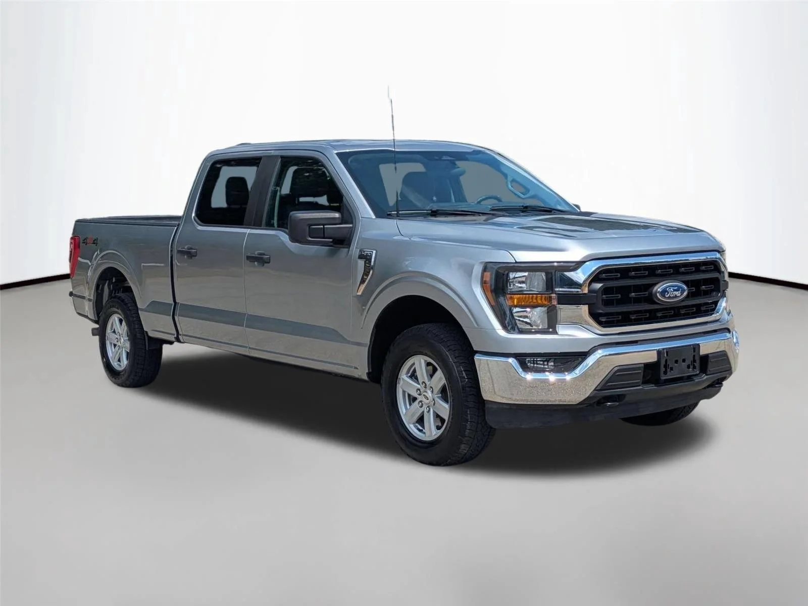 Used 2023 Iconic Silver Metallic Ford XLT image 3