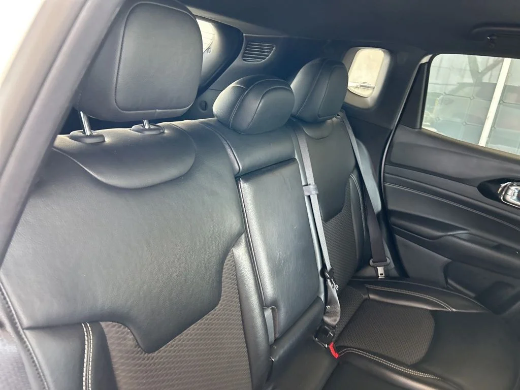 Used 2023 White Jeep Altitude image 27