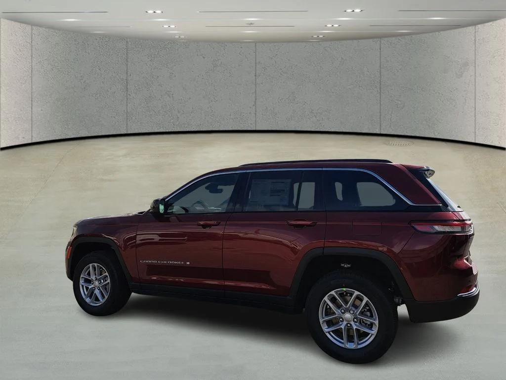 New 2026 Velvet Red Pearl-Coat Exterior Paint Jeep Laredo image 7