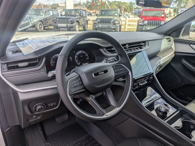 New 2025 White Jeep Laredo image 29