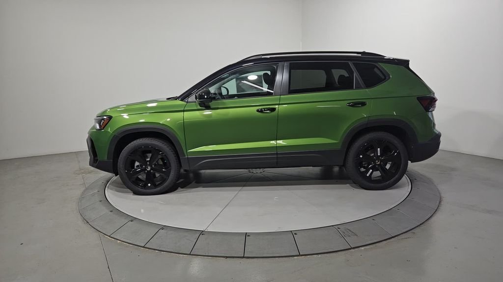 2025 Volkswagen Taos SE photo 2