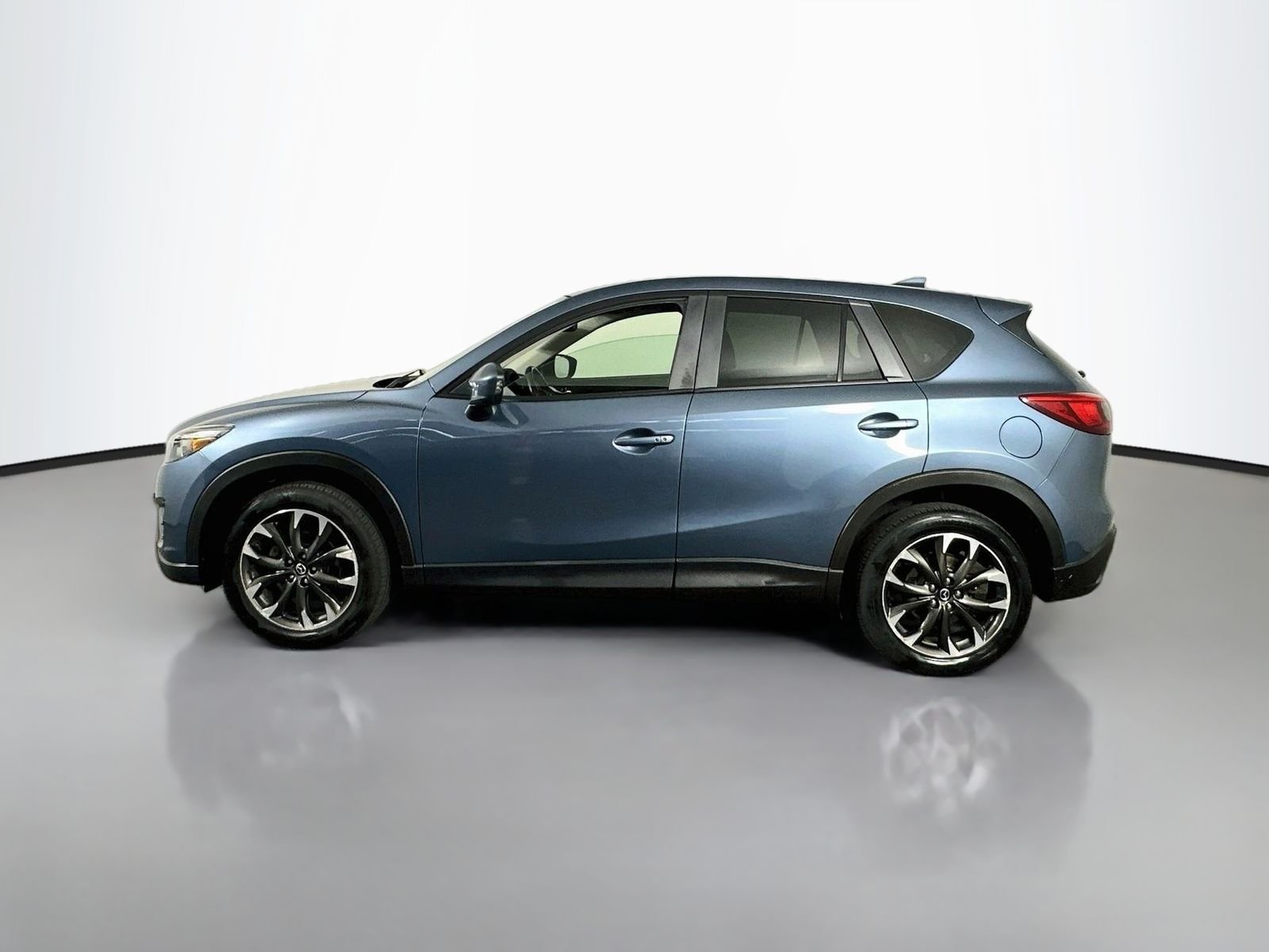 Used 2016 Blue Reflex Mica Mazda Grand Touring image 4