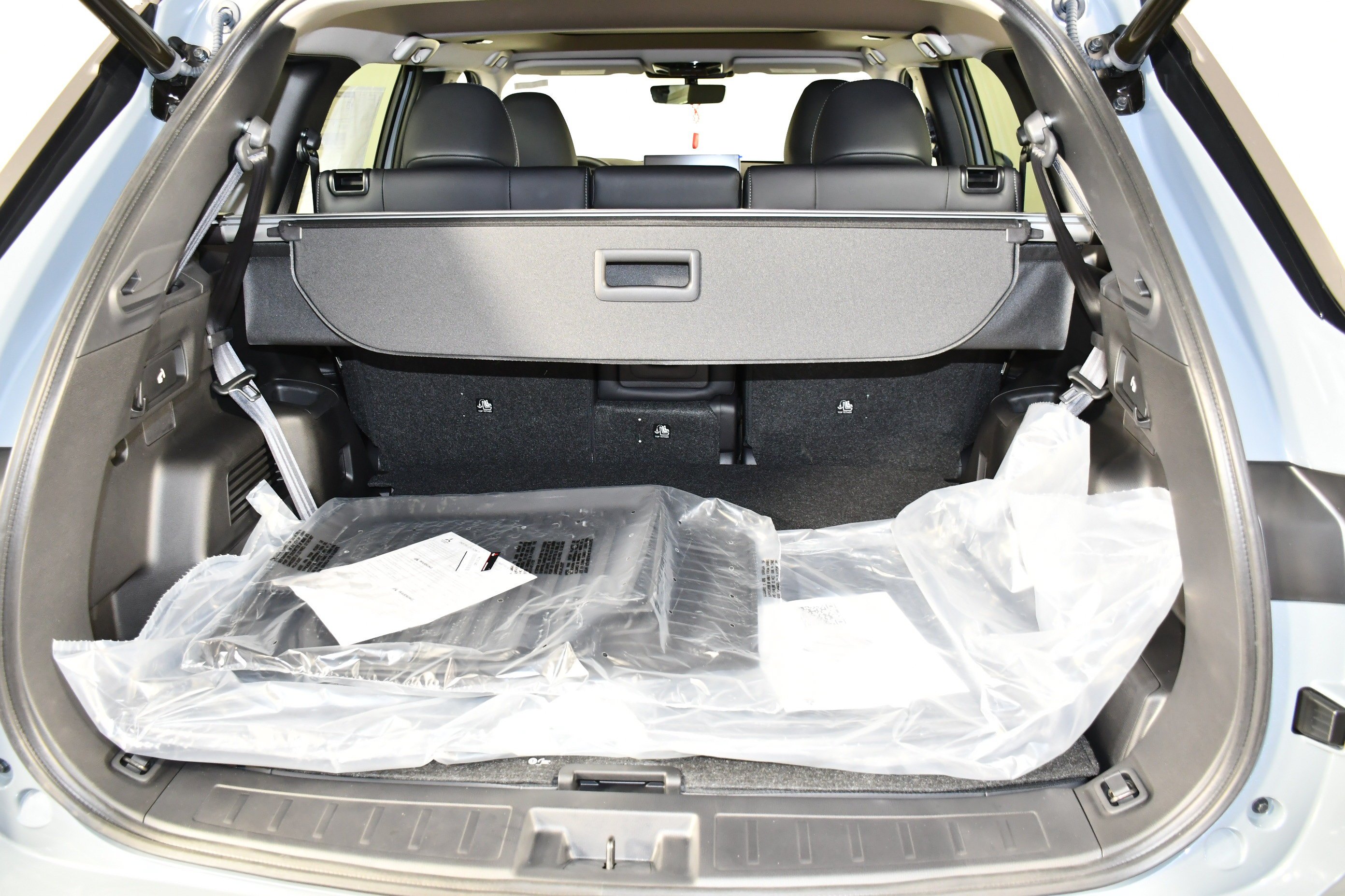 New 2026 Moonstone Gray/Black Roof Mitsubishi Trail Edition image 16