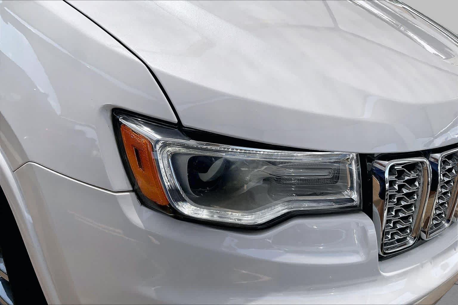 Used 2018 Ivory 3-Coat Jeep Overland image 26