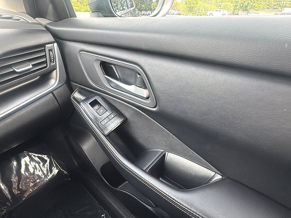 Certified Used 2025 Gun Metallic Nissan SV image 8