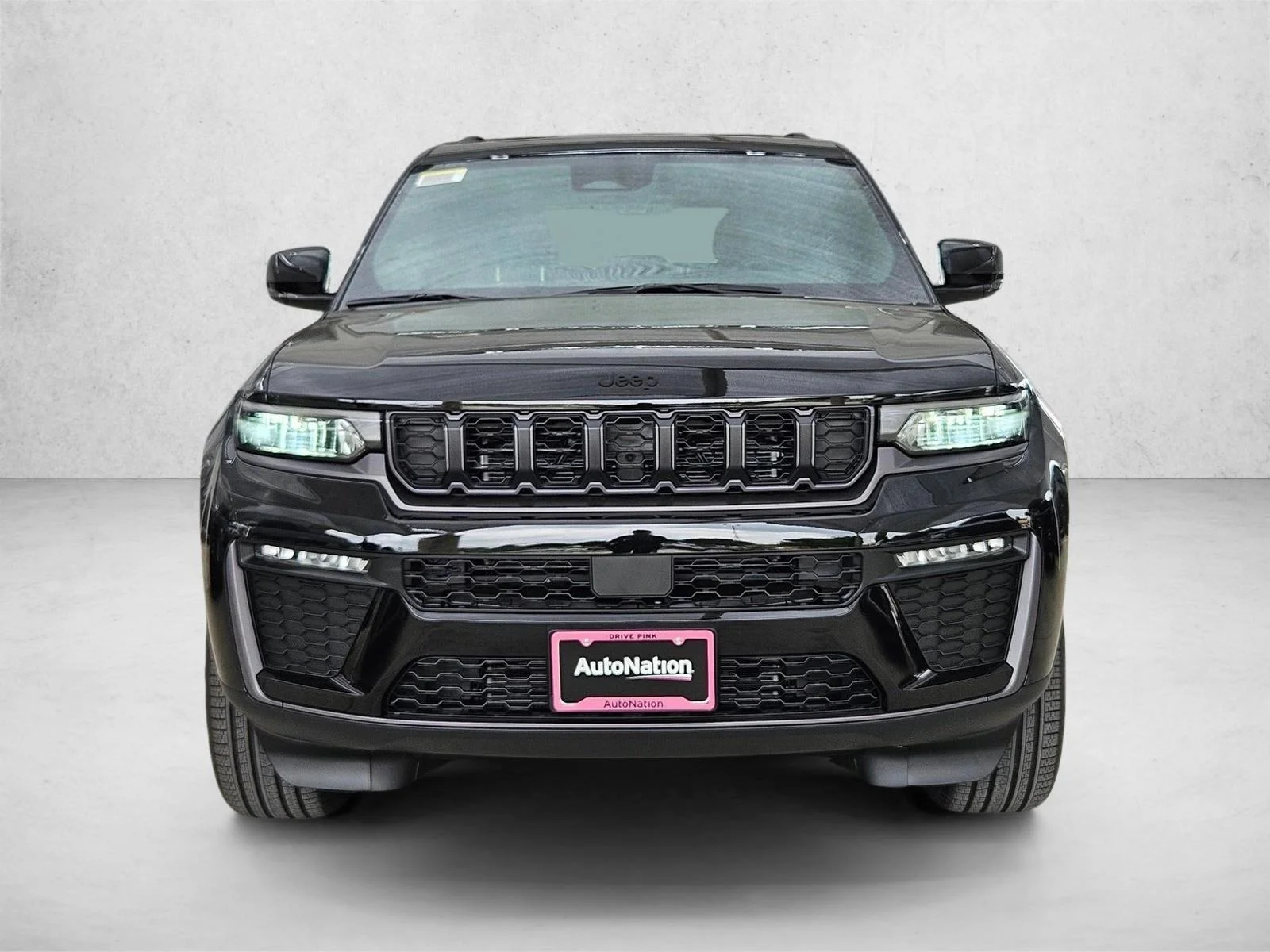 New 2026 Diamond Black Crystal Pearl-Coat Exterior Paint Jeep Limited image 6