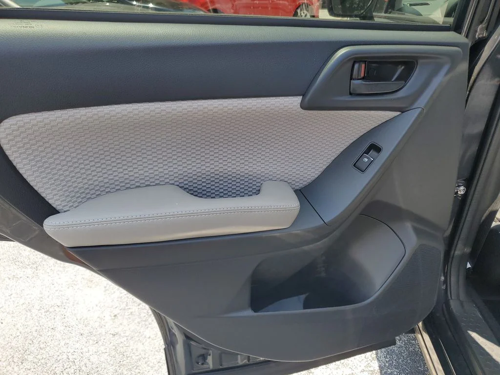 Used 2017 Gray Subaru 2.5i Premium image 11