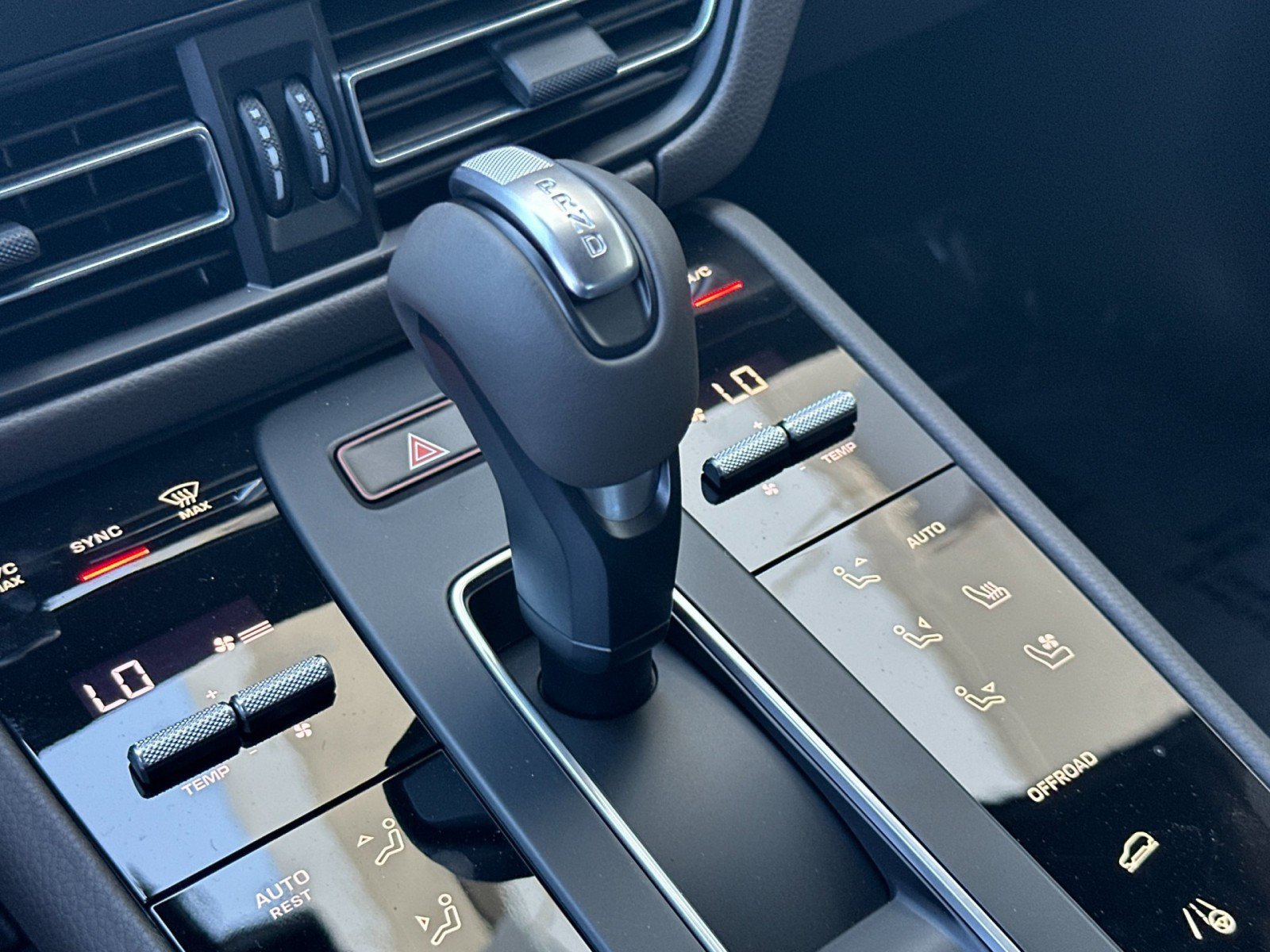 New 2026 White Porsche Macan (AWD) image 22